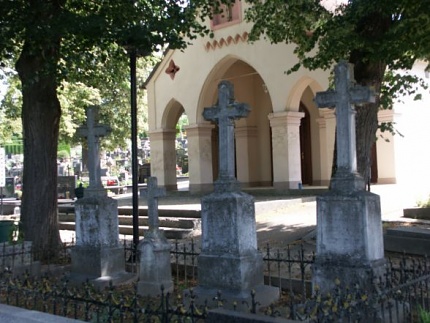 Obiteljska grobnica Ottenfels na mjesnom groblju u Pregradi, lipanj 2014, foto I. Kantoci