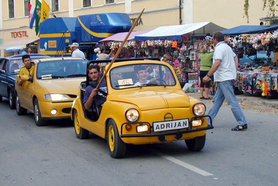 Ova slika dokazuje da auto i nije toliko bitan za sudjelovanje u Moto alci