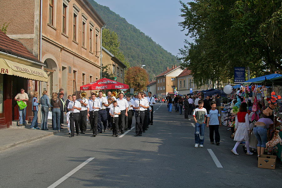 Budnica kroz Pregradu uz limenu glazbu