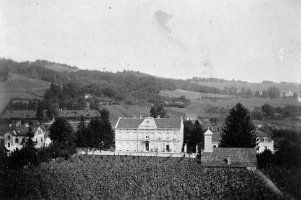 Pogled na zgradu Thierryjeve ljekarne (1935. godina)